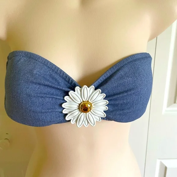 Victoria’s Secret Blue Jewelered Padded Bikini Top S EUC - Picture 1 of 3